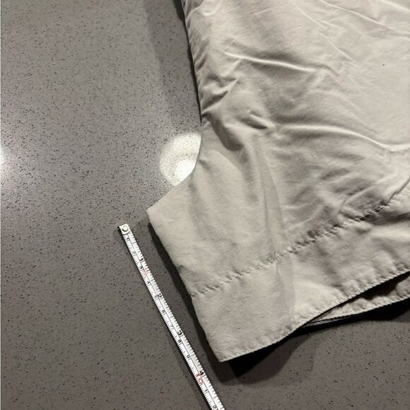 Vintage Women’s Grey Nike Shorts Hiking Running Swimming Size Medium 4” Inseam - Picture 4 of 4